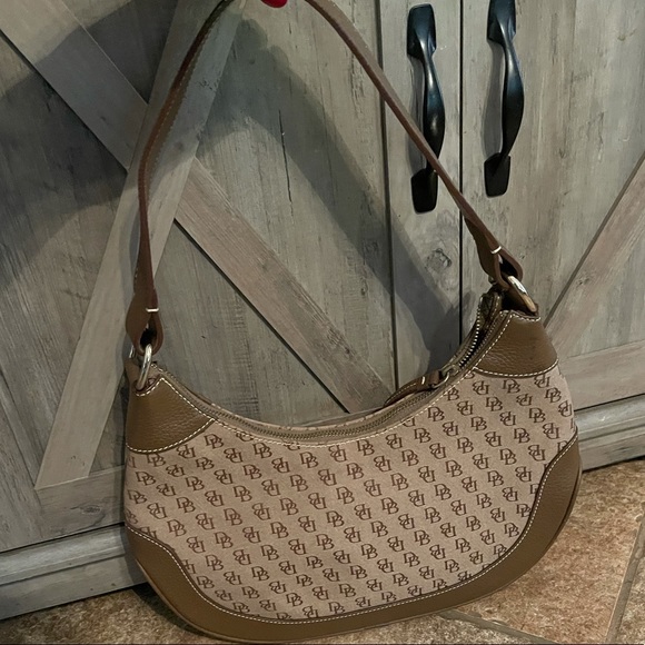 Dooney & Bourke Crescent Pebbled Leather Signature Logo Brown Shoulder Bag - Picture 4 of 13